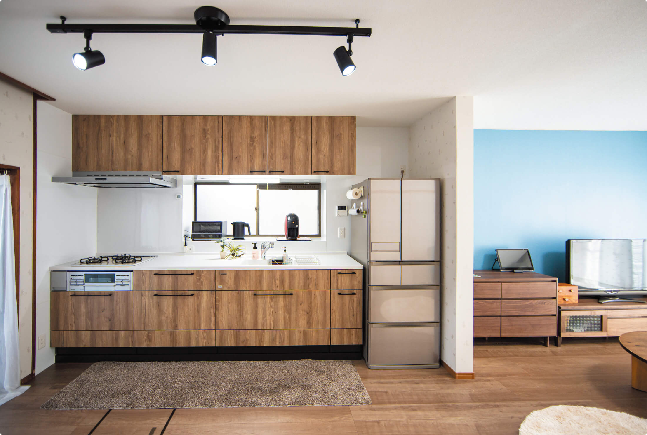 壁紙と家具で、統一感と遊び心を。